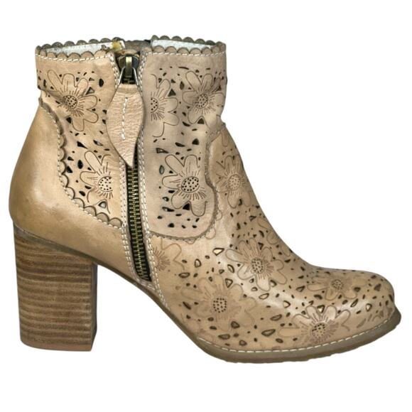 Spring Step Shoes - L’artiste By Spring Step Baoli Cream Laser Cut Ankle Boot Size 37 US 6.5/7